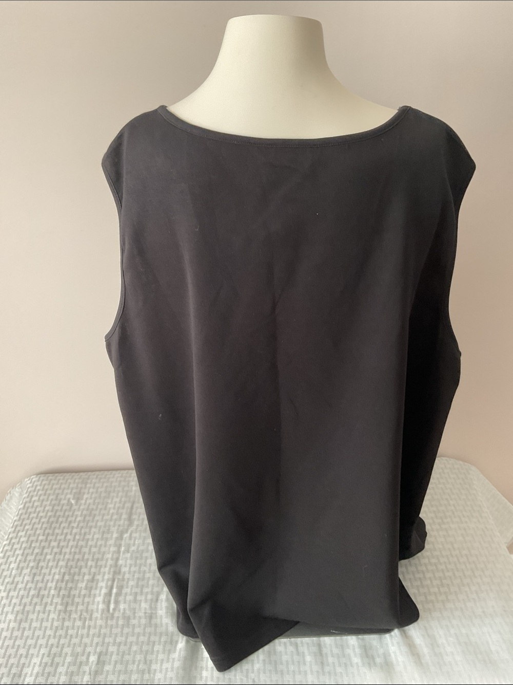 BloomChic V-Neck Tank - Picture 3 of 7